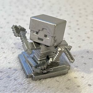 Mattel Minecraft Alex Moar Tools Silver Trophy Mini Figure Achievement Series 16